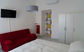 Re di Roma bright home